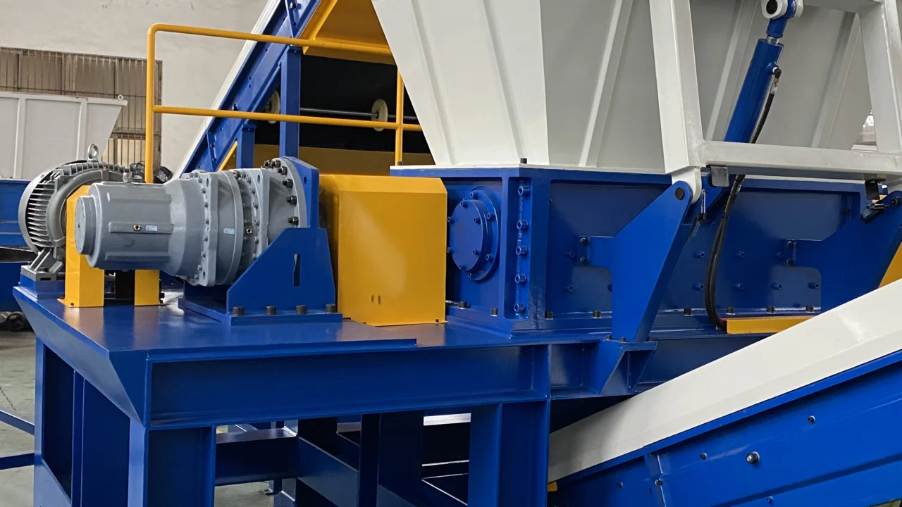 Shear type double shaft shredder